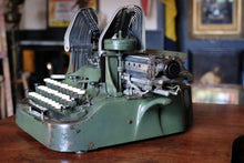 Load image into Gallery viewer, Oliver 9 Batwing Antique Typewriter
