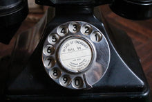 Load image into Gallery viewer, Early 20th Century Siemens No. 162 Bakelite Telephone
