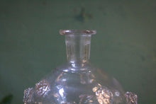 Load image into Gallery viewer, Hadeland Willy Johansson “Nøstetangen” Klukk Decanter – Berry-Prunt Pinched Glass, Mid-Century Norwegian Design
