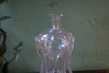 Load image into Gallery viewer, Hadeland Willy Johansson “Nøstetangen” Klukk Decanter – Berry-Prunt Pinched Glass, Mid-Century Norwegian Design
