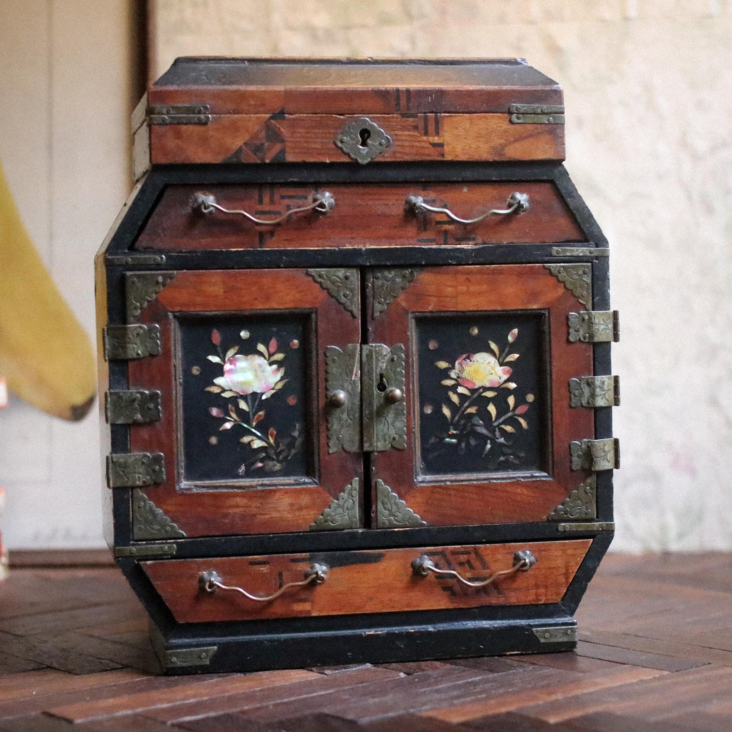 Antique Japanese Lacquered Cabinet with Mother-of-Pearl Inlay, Early 20th Century
