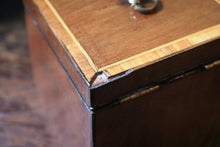 Load image into Gallery viewer, Antique Regency Mahogany Square Tea Caddy C.1810–1825
