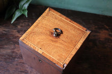 Load image into Gallery viewer, Antique Regency Mahogany Square Tea Caddy C.1810–1825
