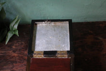 Load image into Gallery viewer, Antique Regency Mahogany Square Tea Caddy C.1810–1825
