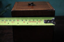 Load image into Gallery viewer, Antique Regency Mahogany Square Tea Caddy C.1810–1825

