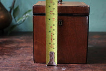 Load image into Gallery viewer, Antique Regency Mahogany Square Tea Caddy C.1810–1825
