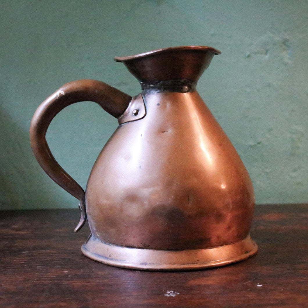 Victorian Copper Quart Tavern Measure Jug – Bellied Form, Curved Handle, c.1890–1910