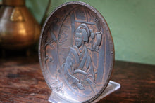 Load image into Gallery viewer, Early 20th-C Japanese Copper Relief Dish – Geisha/Bijin Interior Scene, ~15 cm

