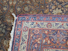 Load image into Gallery viewer, 6'1" x 4'8" - Vintage Kashan Floral Medallion Hand-Knotted Wool Rug – Soft Indigo, Terracotta &amp; Cream – 187 x 142 cm
