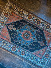 Load image into Gallery viewer, 4'11" x 3'5" - Vintage Kurdish Geometric Wool Rug With Medallion Design - Indigo Blue, Terracotta &amp; Soft Ivory - 152 x 103 cm
