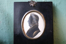 Load image into Gallery viewer, Antique Georgian Silhouette Portrait Miniature – Gentleman – Ebonised Frame
