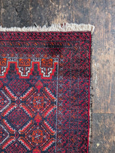 Load image into Gallery viewer, 5'5" x 2'11" - Antique Afghan Baluch Hand-Knotted Wool Runner Rug - Deep Madder Red &amp; Indigo Tribal Carpet - 166 x 90 cm
