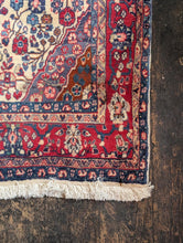 Load image into Gallery viewer, 5'7" x 3'6" - Vintage Hand-Knotted Wool Rug - Ivory Field &amp; Madder Red Medallion - 170 x 107 cm
