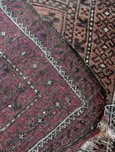 Load image into Gallery viewer, 6'2" x 3'10" - Antique Afghan Baluch Hand-Knotted Wool Rug - Dusty Rose &amp; Indigo - 189 x 118 cm
