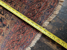 Load image into Gallery viewer, 4'4" x 2'10" - Antique Afghan Baluch Hand-Knotted Wool Prayer Rug - Ivory &amp; Madder Red - 132 x 87 cm
