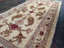 Load image into Gallery viewer, 4'7" x 2'5" - Vintage Hand-Knotted Wool Rug - Ivory Ground Floral Design - 140 x 74 cm
