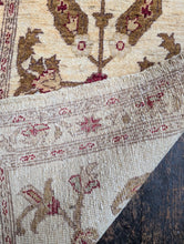 Load image into Gallery viewer, 4'7" x 2'5" - Vintage Hand-Knotted Wool Rug - Ivory Ground Floral Design - 140 x 74 cm
