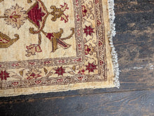 Load image into Gallery viewer, 4'7" x 2'5" - Vintage Hand-Knotted Wool Rug - Ivory Ground Floral Design - 140 x 74 cm
