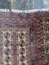 Load image into Gallery viewer, 4'4" x 2'10" - Antique Afghan Baluch Hand-Knotted Wool Prayer Rug - Ivory &amp; Madder Red - 132 x 87 cm
