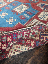 Load image into Gallery viewer, 3ft 10in x 4ft 10in Vintage Caucasian Kazak Prayer Rug - Fachralo - Hand Knotted Wool - 117 x 147cm
