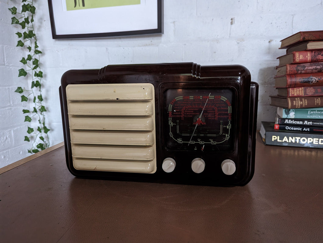 Raymond Radio 1947 F.17 Bakelite Valve Radio