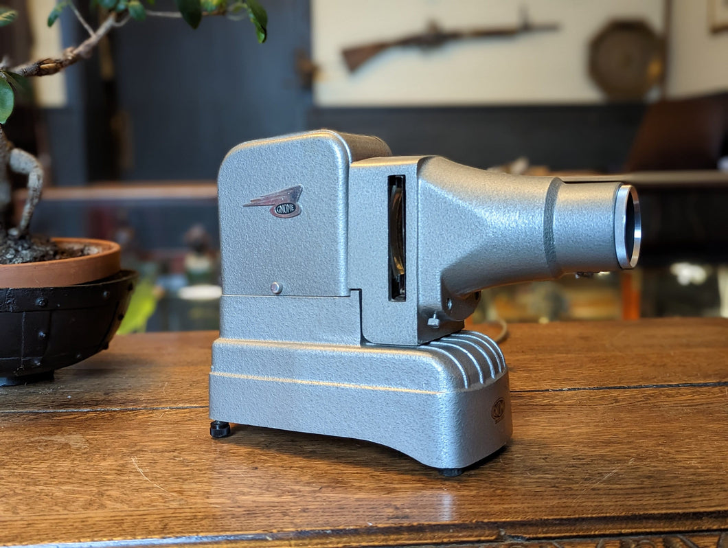 Gnome 85mm 1950's Slide Projector