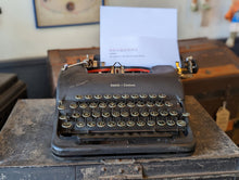 Load image into Gallery viewer, Smith Corona Clipper Travelling Vintage Typewriter
