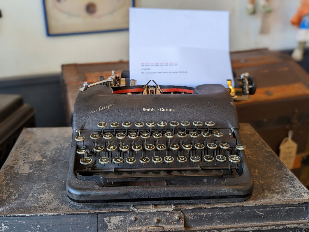 Smith Corona Clipper Travelling Vintage Typewriter
