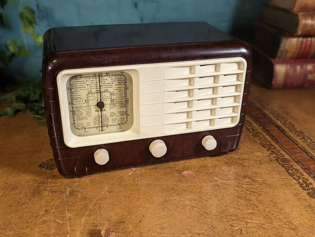 Ultra T401 Vintage Bakelite Valve Radio