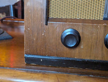 Load image into Gallery viewer, Vintage Wooden Valve Radio - Bush AC11
