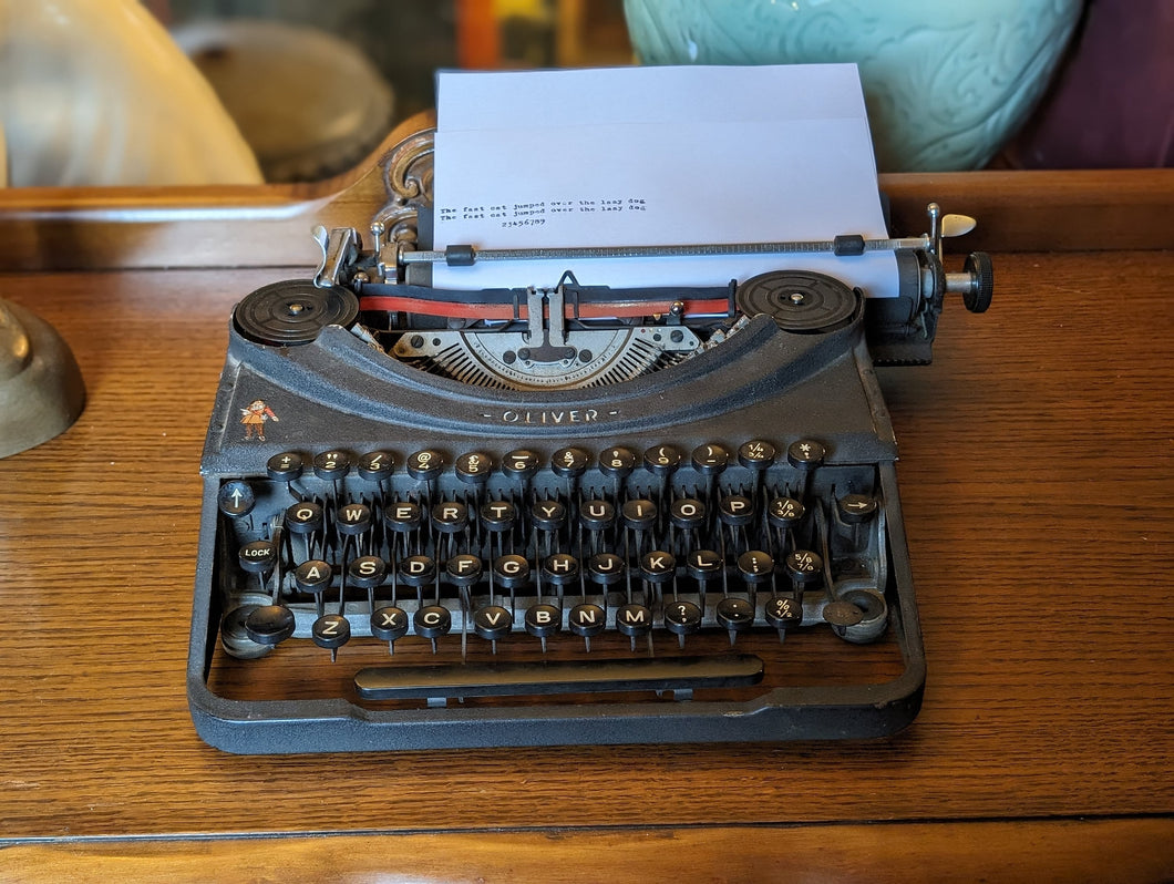 Oliver Type 4 Travelling Vintage Typewriter - C.19500