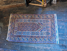 Load image into Gallery viewer, 5&#39;2&quot; x 3&#39;1&quot; Antique Afghan Balouch Rug - 158 x 95
