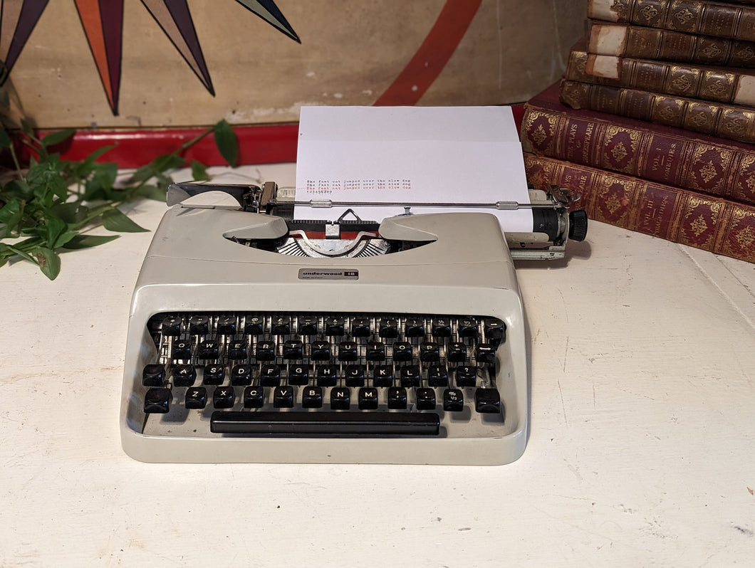 Underwood (Olivetti) 18 Mid Century Typewriter