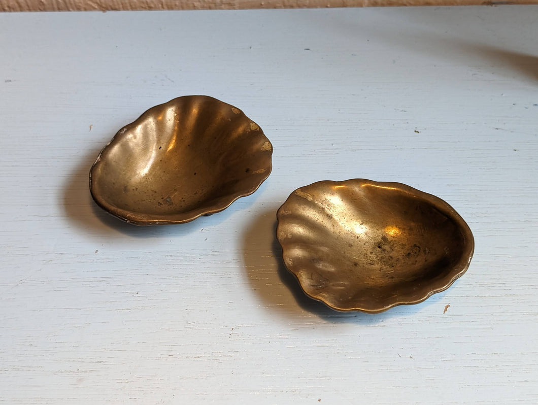 Mid Century Clam Shell Dishes / Ash Trays